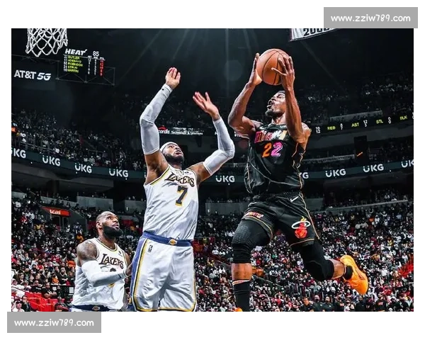 湖人对决热火微直播全程直击巨星碰撞焦点之夜东西部豪强巅峰较量篮球盛宴